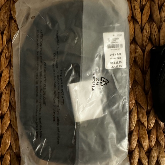 Sold PInK Fanny Packs bundle of 2 - Picture 5 of 5